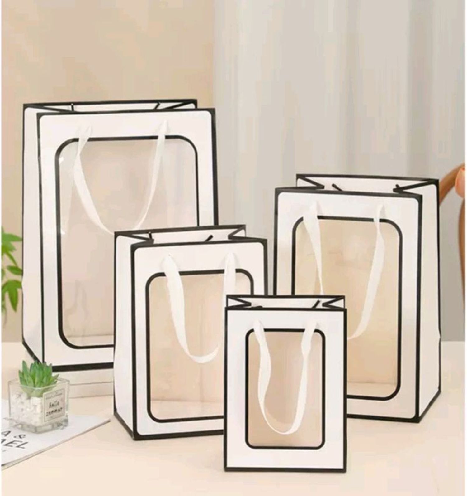 Цонхтой уут цагаан ( 18*13*25см )